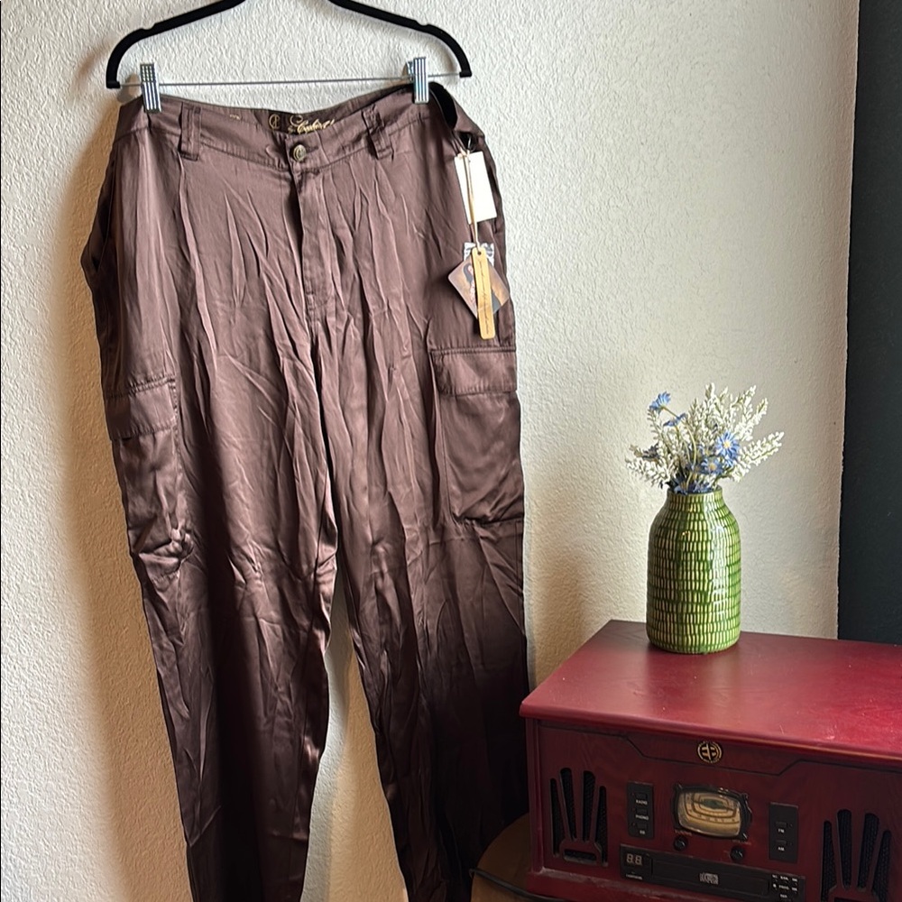 NWT Devotion by Cookie Johnson 100% Silk Cargo Pant